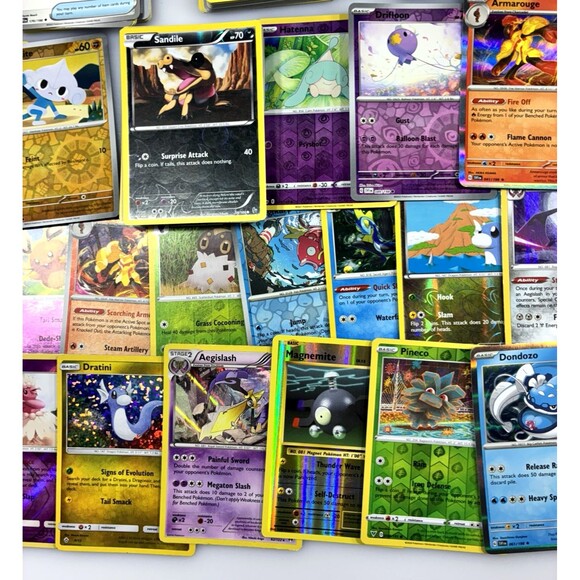 Pokémon TCG Trading Card Mixed Lot of 370 Modern Cards in Collectible Tin - Picture 5 of 13